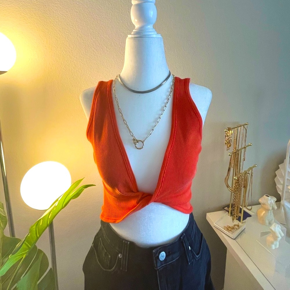 URBAN OUTFITTERS crop top